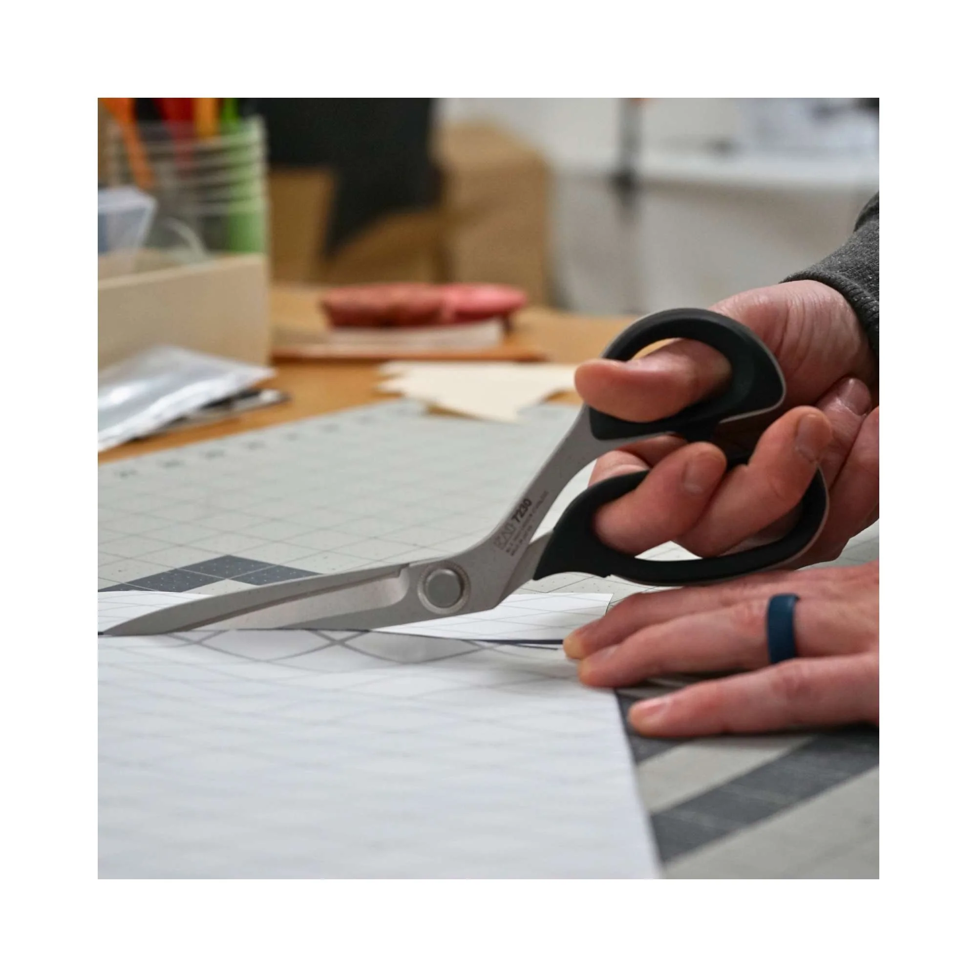 Kai Scissors 7230: 9-inch Professional Shears - Image 3