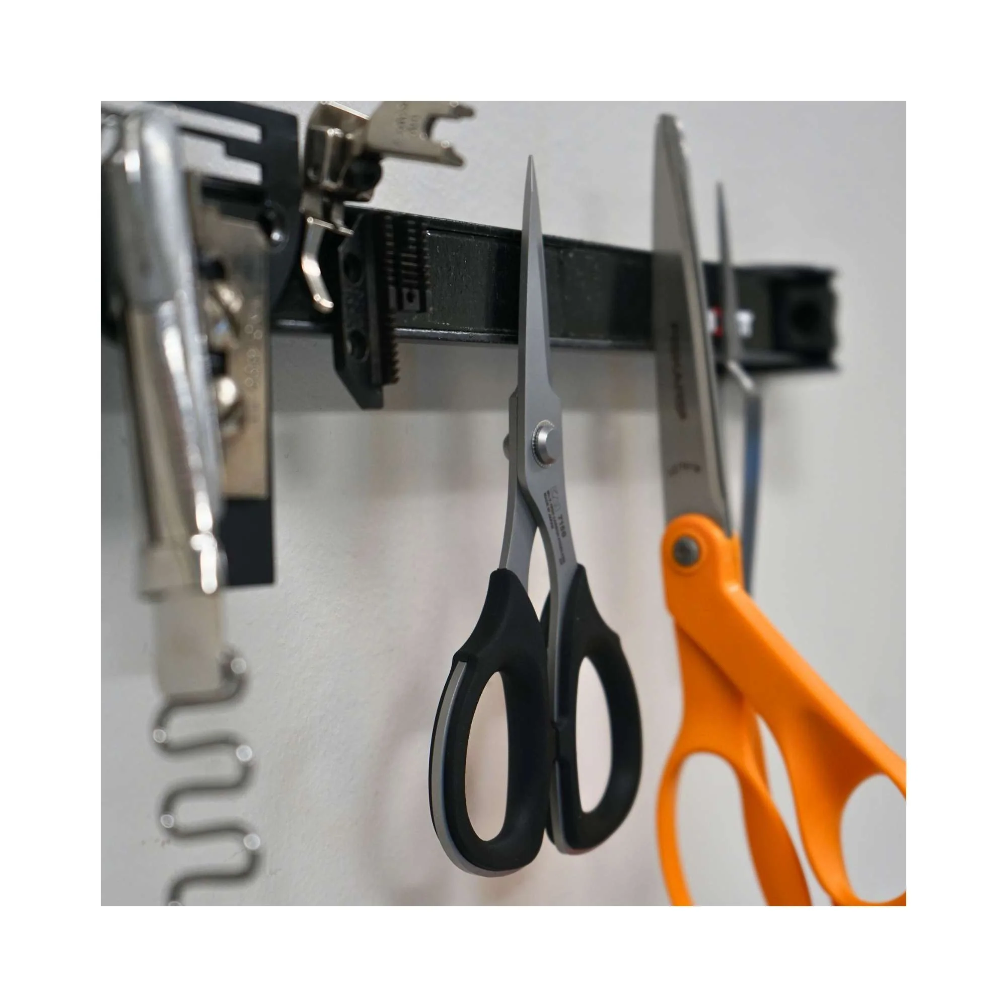 Kai Scissors 7150: 6 inch Professional Scissors - Image 5